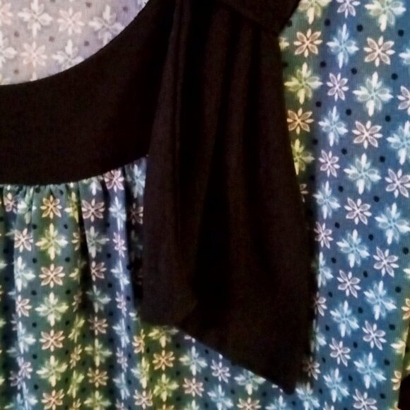 Maurice's Women's Large Blue & Black Short-sleeved Blouse with Black Bow - Picture 2 of 8